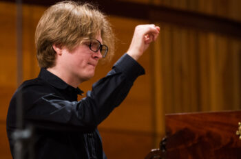 Dmitry Ablogin in Concert